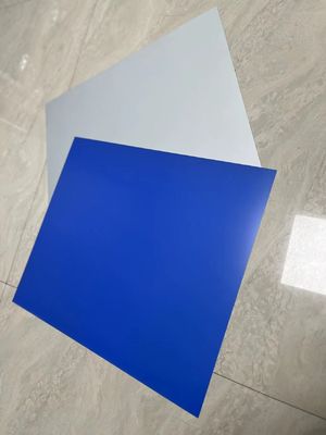 22-25秒の生産時間と0.15mm-0.28mmの厚さを持つ、グレーがかった白色のプロセスレス印刷プレート